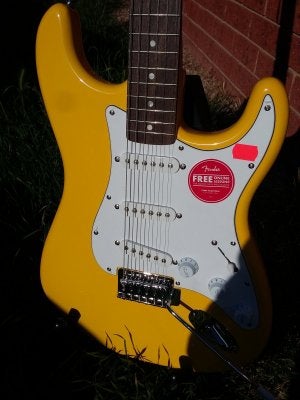 Squier fsr affinity stratocaster in graffiti yellow discount