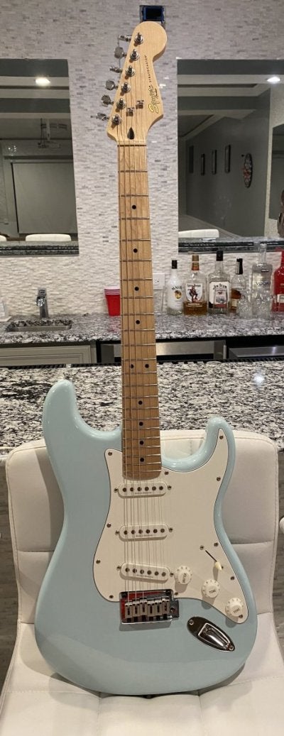 Squier deluxe stratocaster for sale deals