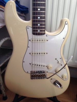 85 on sale squier strat
