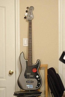 Squier standard p bass special edition deals