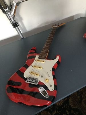 Hondo phantom guitar deals