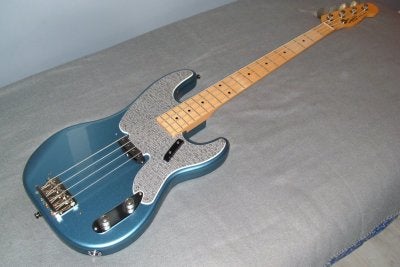 Squier p shop bass blue